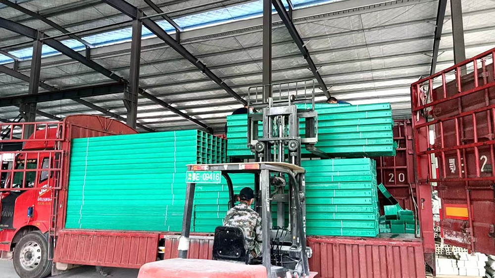 玻璃鋼橋架比熱鍍鋅橋架哪個好？